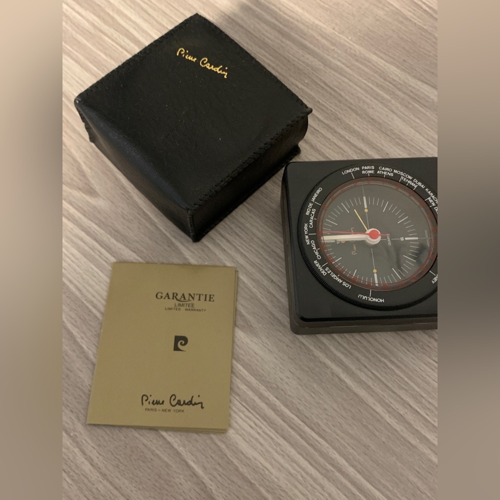 Vintage Pierre Cardin World Clock with pouch Needs Batteries